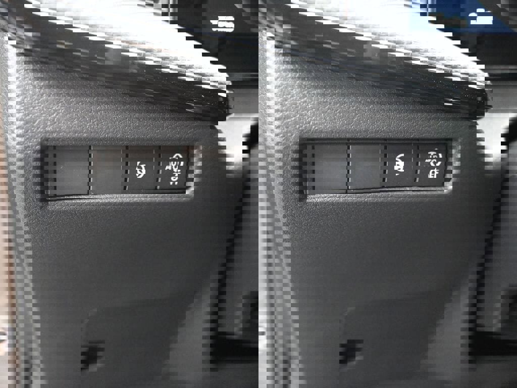 New 2026 Nissan Kicks SR image 13