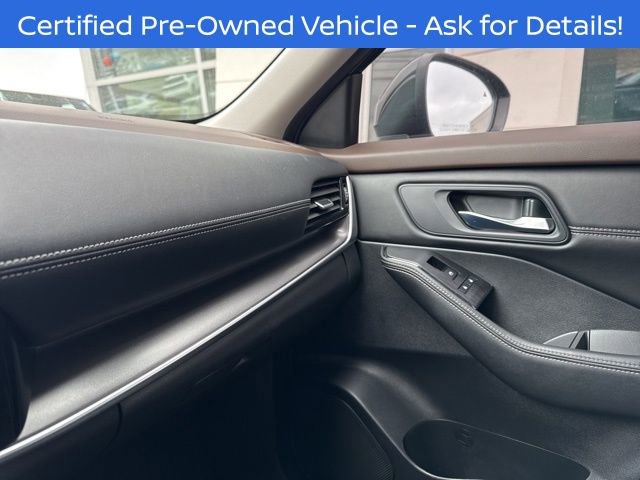 Used 2022 Nissan Rogue SV w/ SV Premium Package image 16