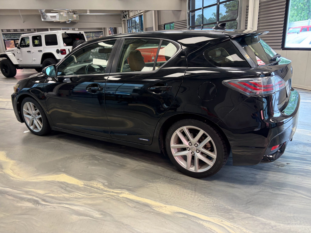 Used 2015 Lexus CT 200h FWD image 33