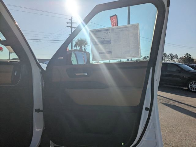 New 2026 Nissan Armada SL w/ Captain's Chari Seat Package AWD/4WD image 32