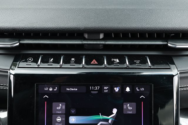 Used 2022 Jeep Grand Cherokee Laredo w/ Luxury Tech Group I AWD/4WD image 16
