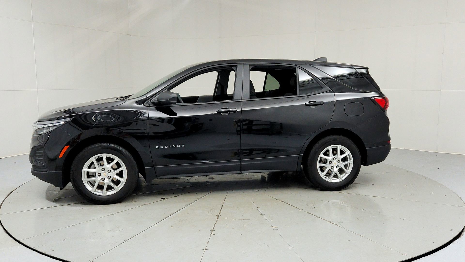 Certified 2024 Chevrolet Equinox LS w/ LS Convenience Package FWD image 2