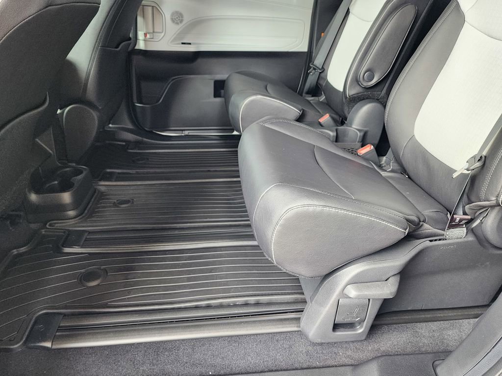 New 2026 Toyota Sienna XSE FWD image 10