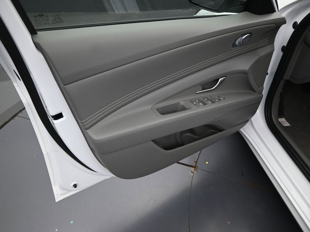 Used 2025 Hyundai Elantra Sport image 27