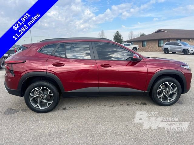 Used 2025 Chevrolet Trax LT image 7