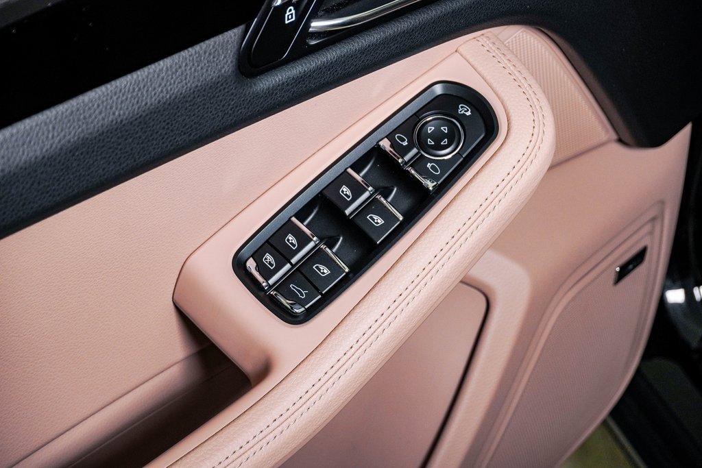 Certified 2025 Porsche Macan image 26