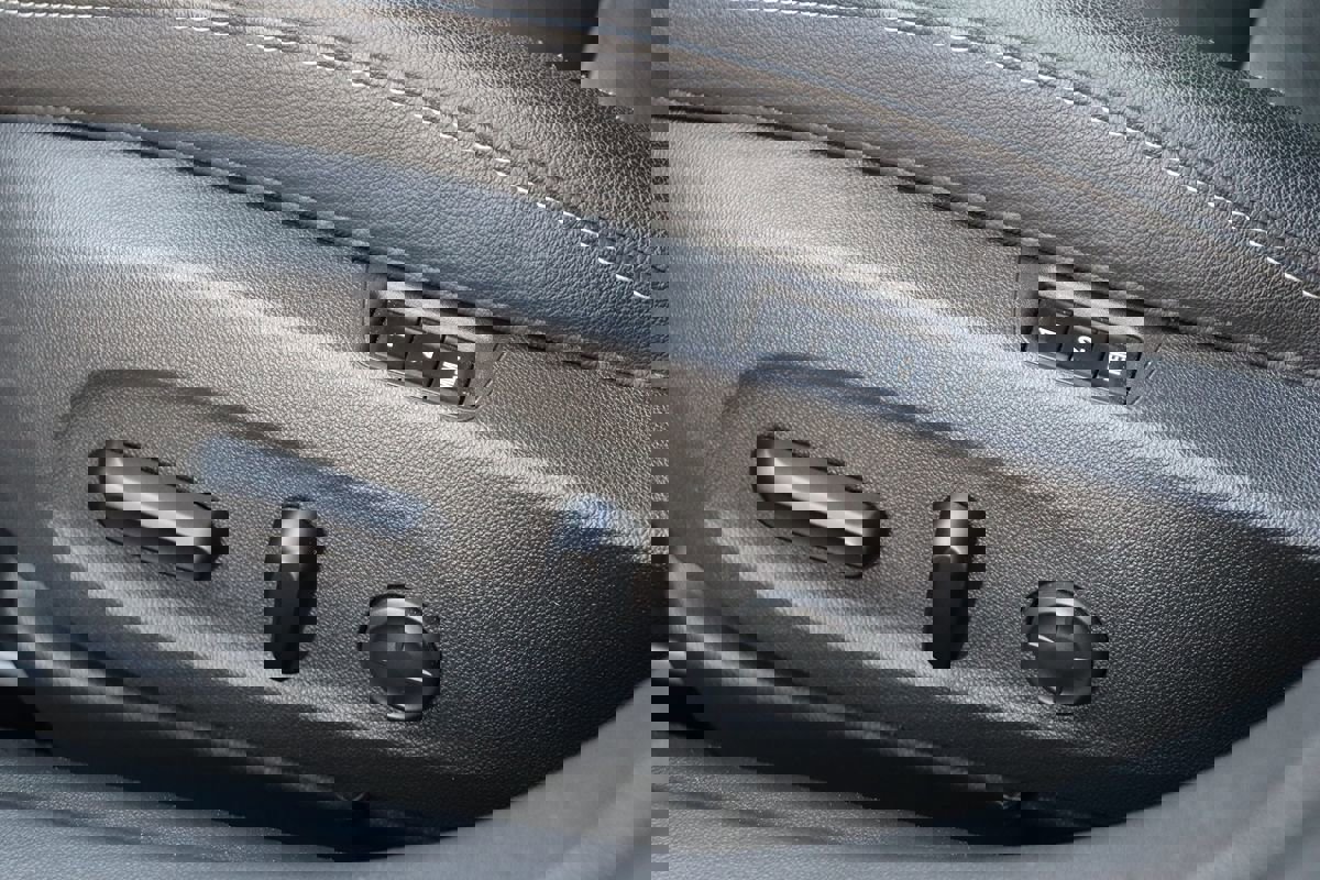 Used 2018 Buick Regal Essence w/ Driver Confidence Package #1 image 33