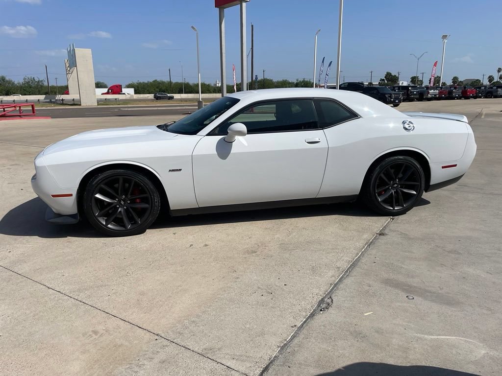 Used 2019 Dodge Challenger R/T w/ Performance Handling Group RWD image 4