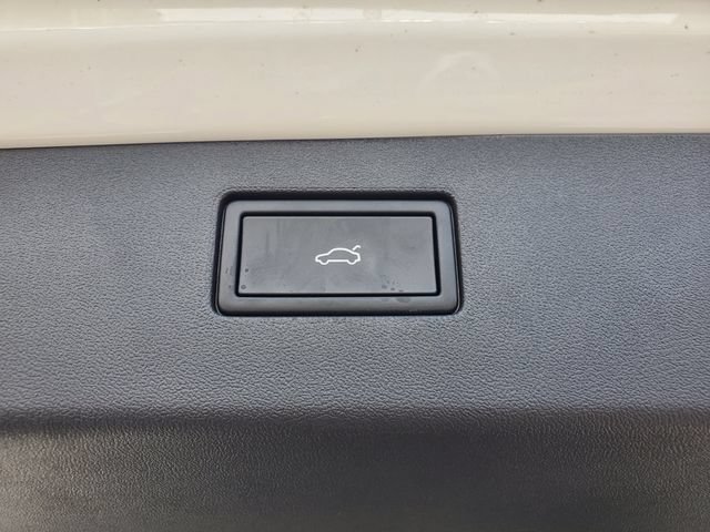 New 2026 Volkswagen Tiguan SE R-Line AWD/4WD image 8