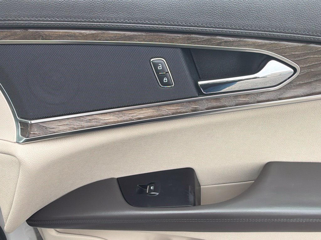 Used 2019 Lincoln Nautilus Select FWD image 11