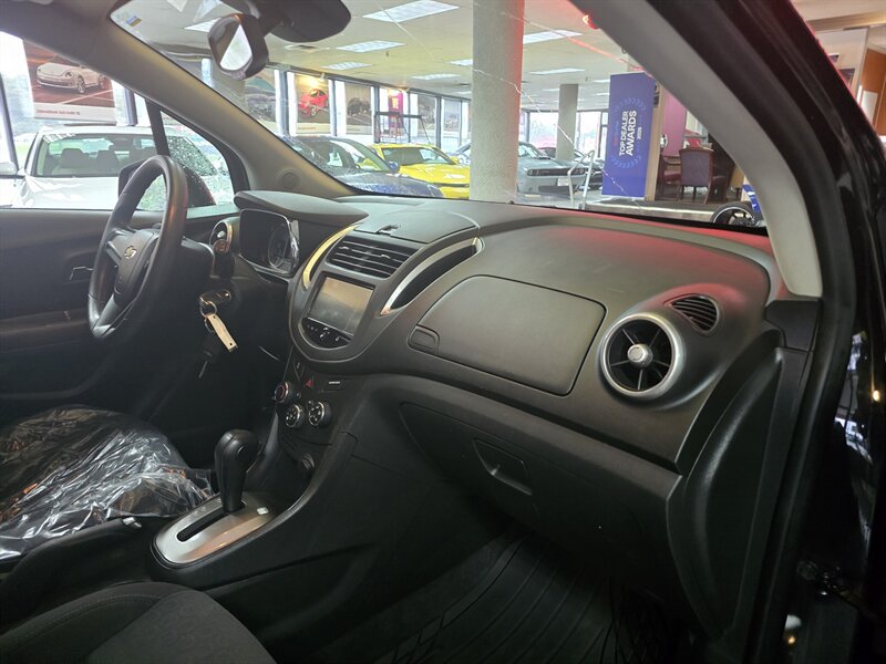 Used 2015 Chevrolet Trax LS FWD image 13