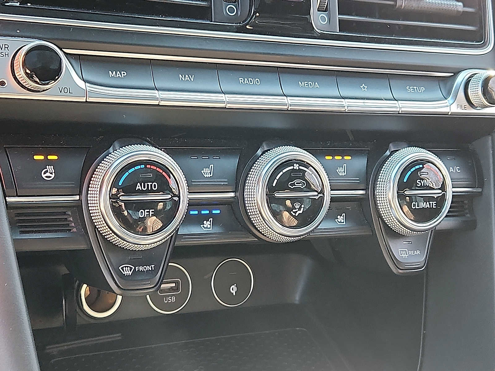 Used 2022 Genesis G70 3.3T w/ Sport Prestige Package image 16