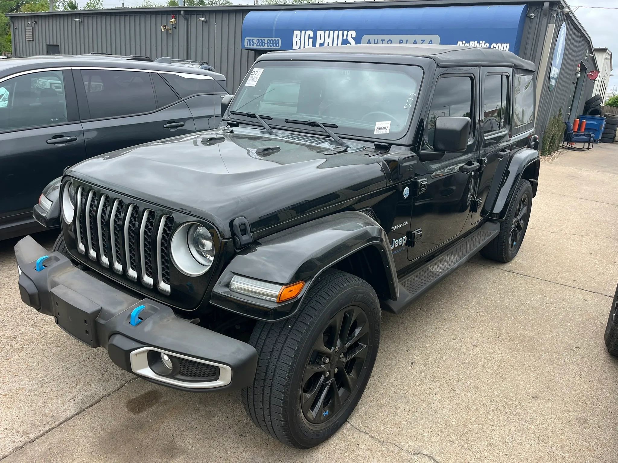 Used 2023 Jeep Wrangler Unlimited Sahara w/ Cold Weather Group AWD/4WD image 28