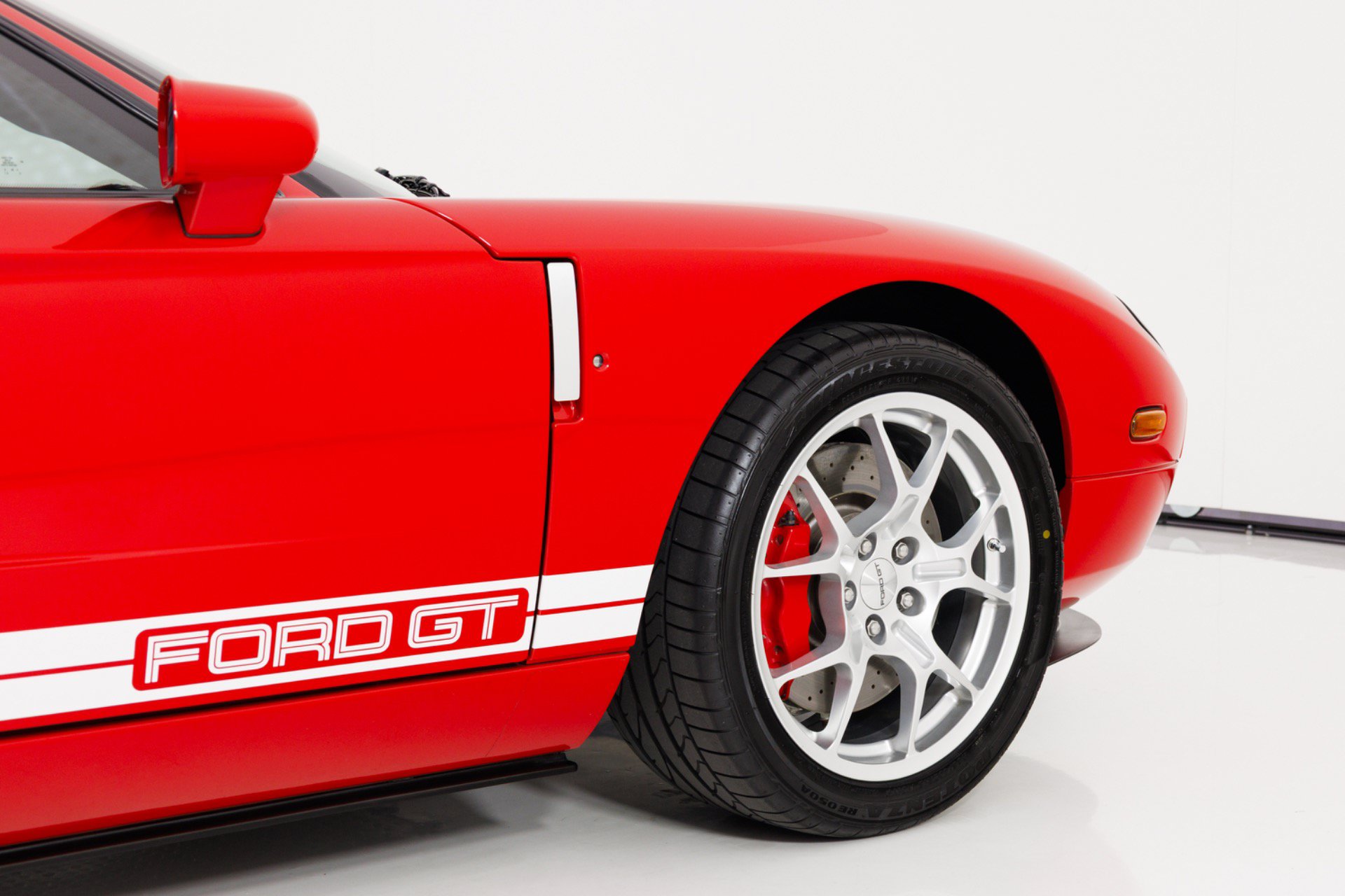 Used 2006 Ford GT RWD image 74
