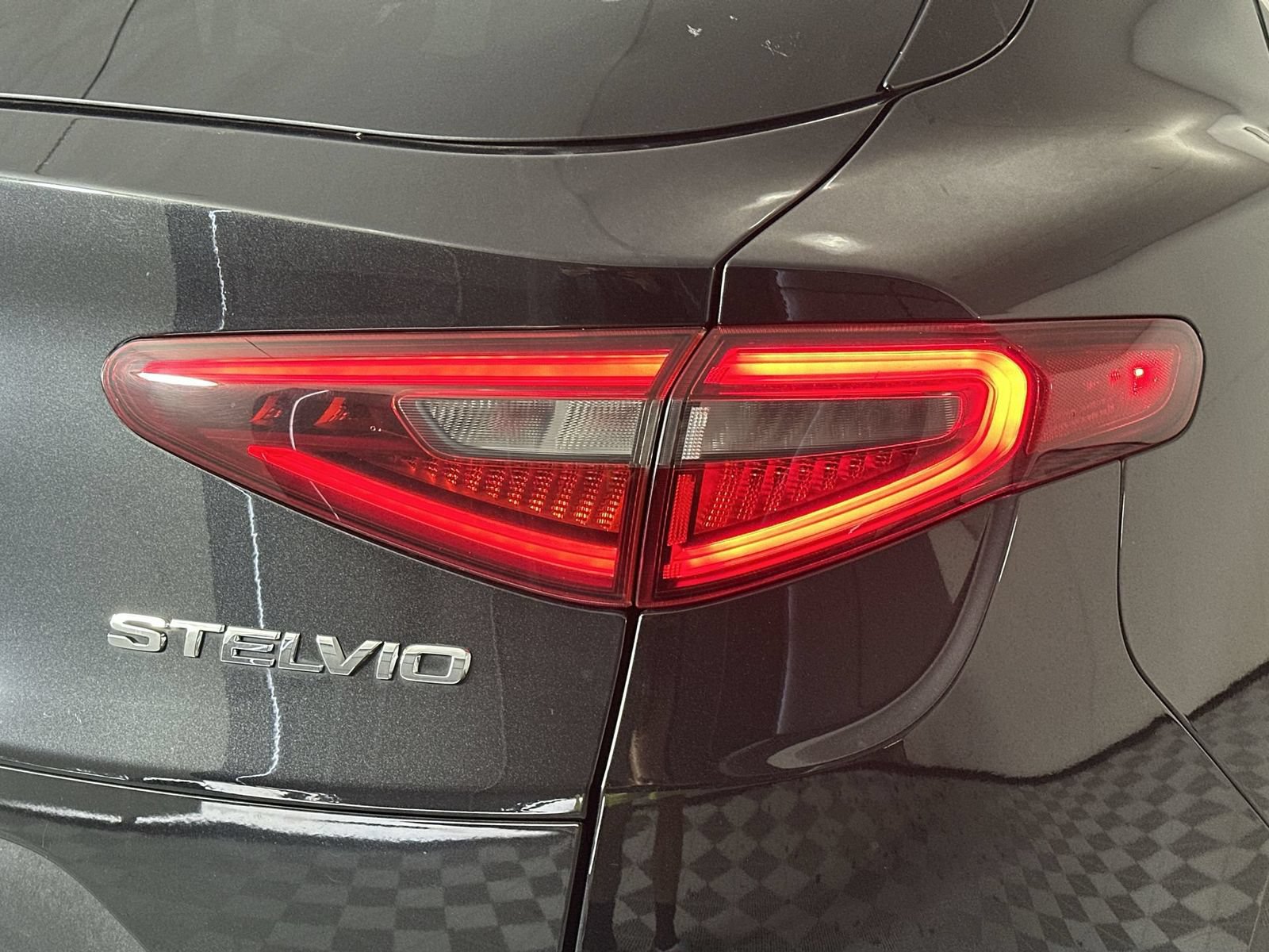 Used 2019 Alfa Romeo Stelvio AWD image 26