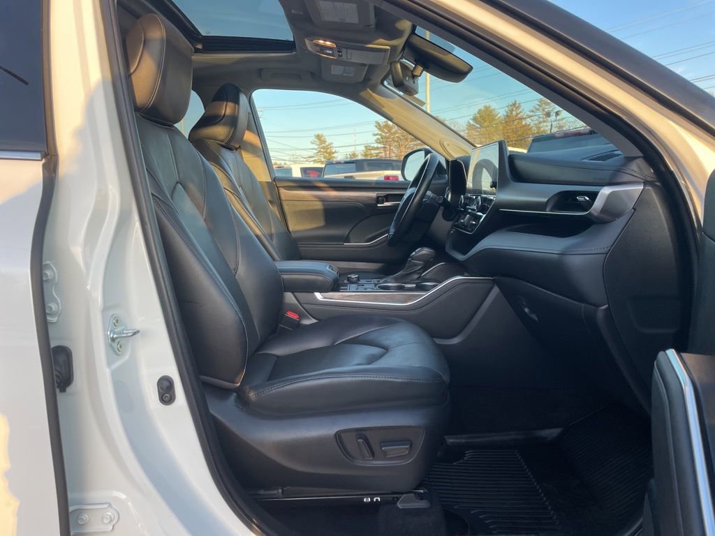 Used 2023 Toyota Highlander Limited image 34