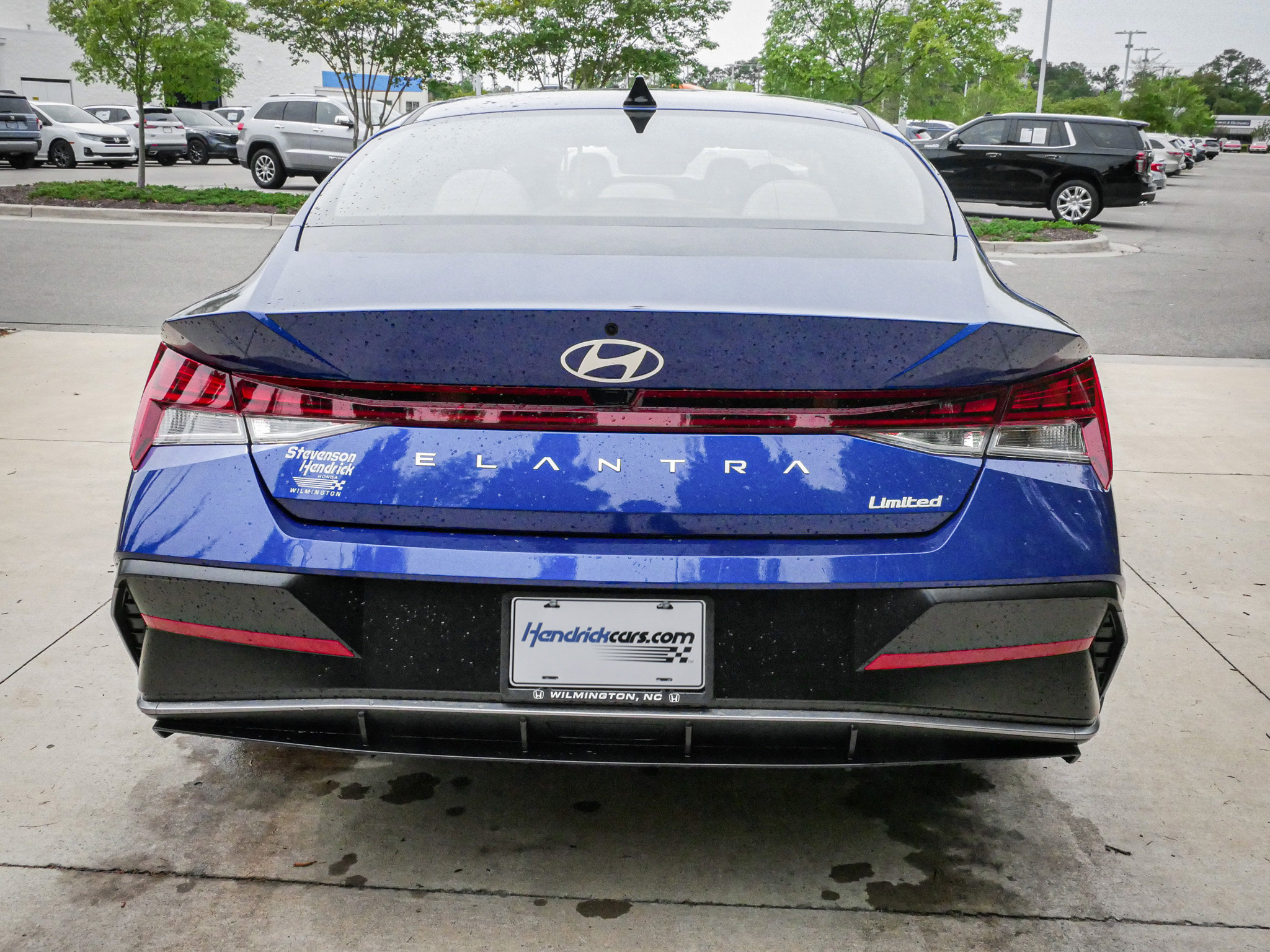 Used 2025 Hyundai Elantra Limited image 9