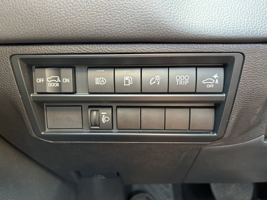 Used 2025 Toyota Sequoia SR5 AWD/4WD image 31
