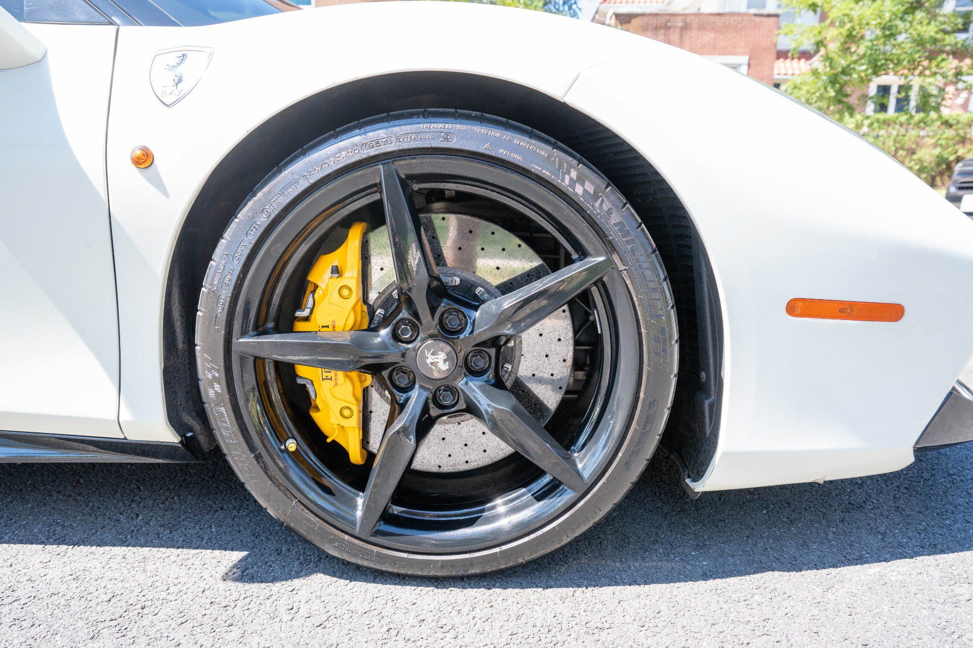 Used 2018 Ferrari 488 GTB RWD image 15