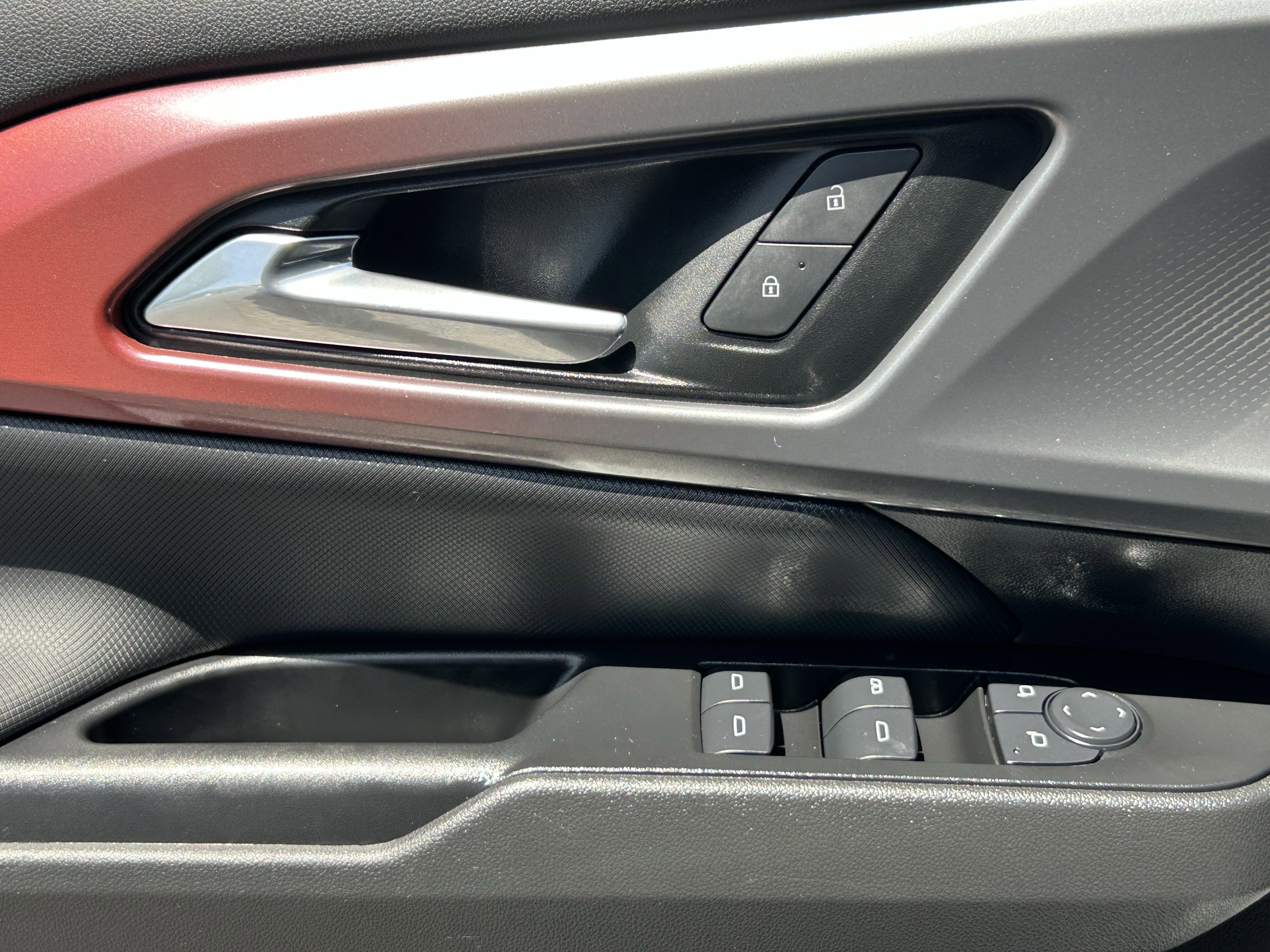 Used 2025 Chevrolet Equinox EV RS FWD image 19
