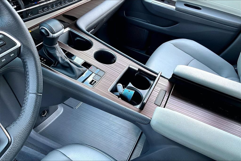 Used 2024 Toyota Sienna XLE w/ XLE Plus Package FWD image 15