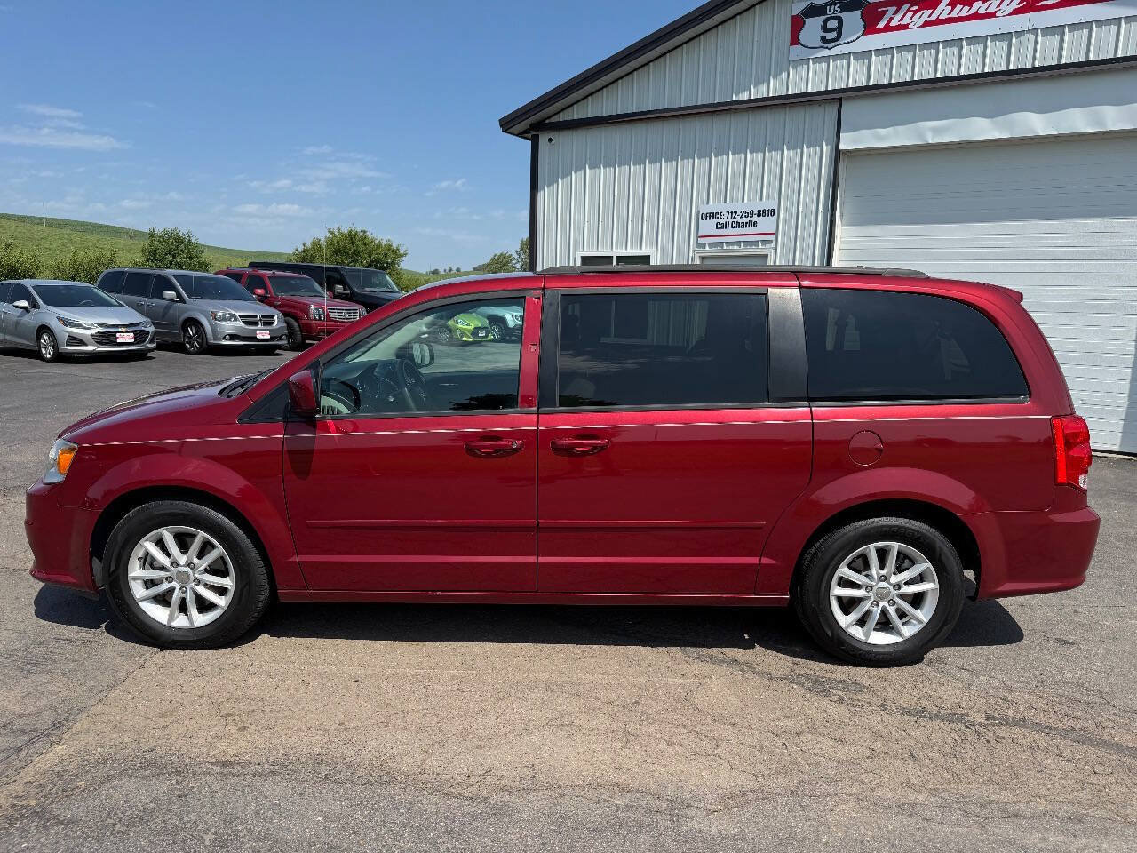 Used 2016 Dodge Grand Caravan SXT FWD image 2
