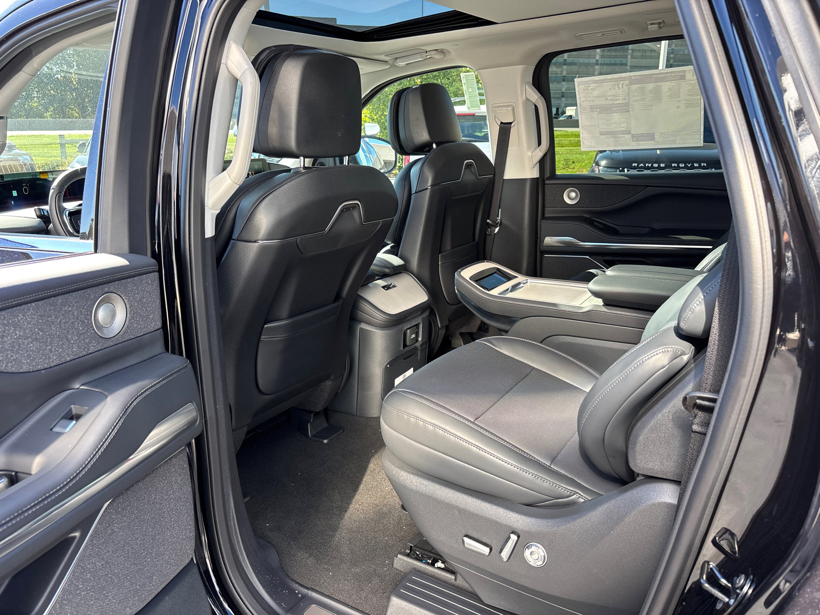 New 2025 Lincoln Navigator L Reserve image 28
