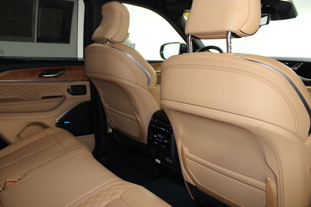 Used 2024 Jeep Grand Cherokee Summit AWD/4WD image 34