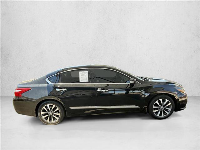 Used 2017 Nissan Altima 2.5 SL w/ Technology Package FWD image 5