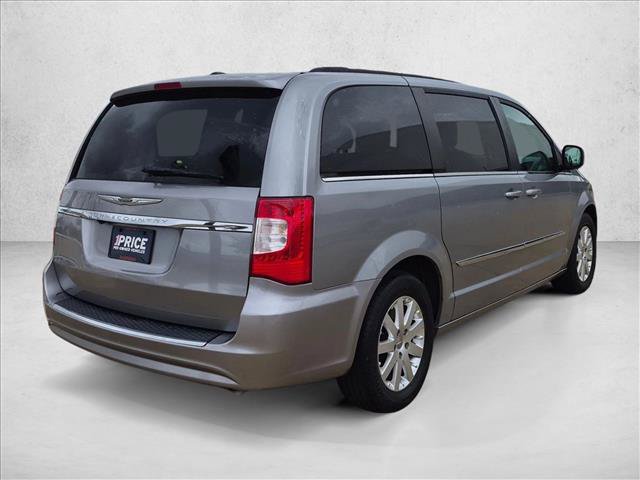 Used 2014 Chrysler Town & Country Touring FWD image 4