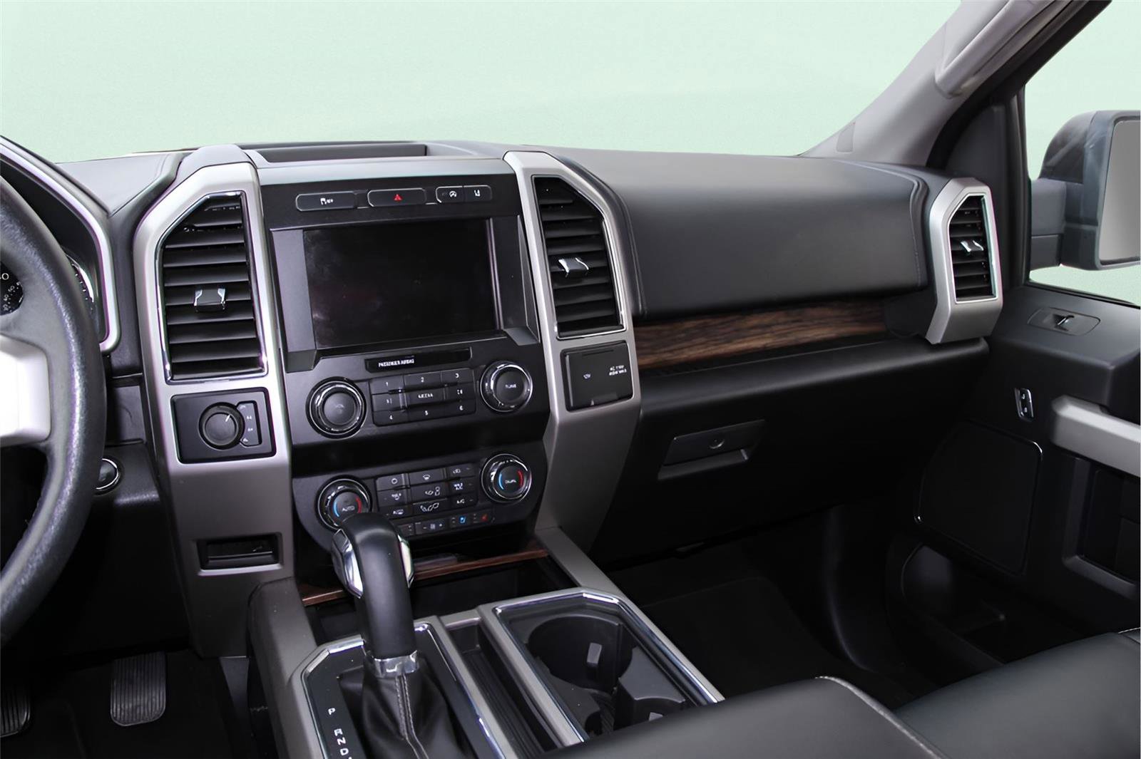 Used 2020 Ford F150 Lariat image 13