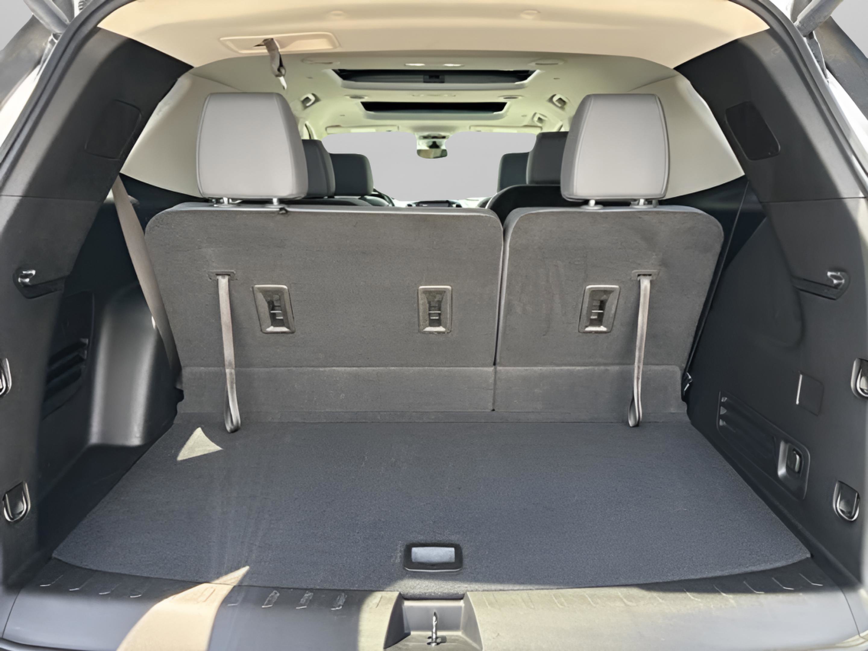 Used 2021 Chevrolet Traverse Premier FWD image 33