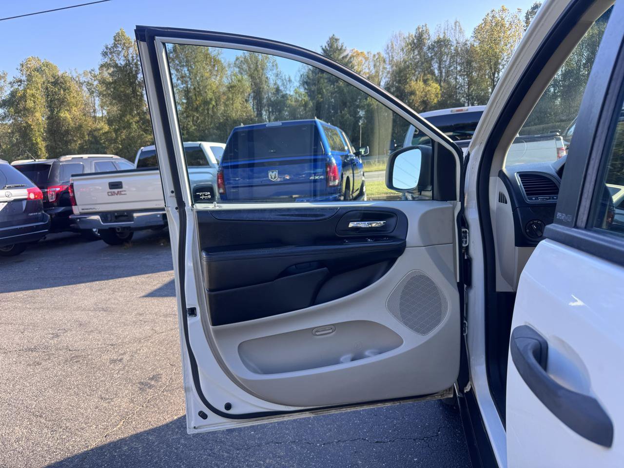 Used 2012 Dodge Grand Caravan American Value Package FWD image 9