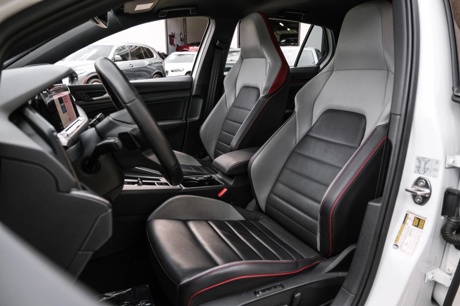 Used 2022 Volkswagen GTI Autobahn FWD image 31