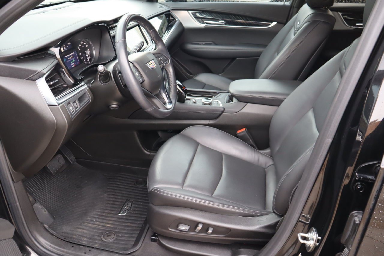 Used 2024 Cadillac XT6 Premium Luxury FWD image 17