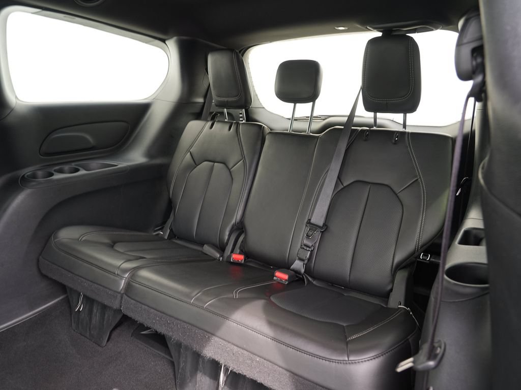 Used 2025 Chrysler Pacifica Select FWD image 25