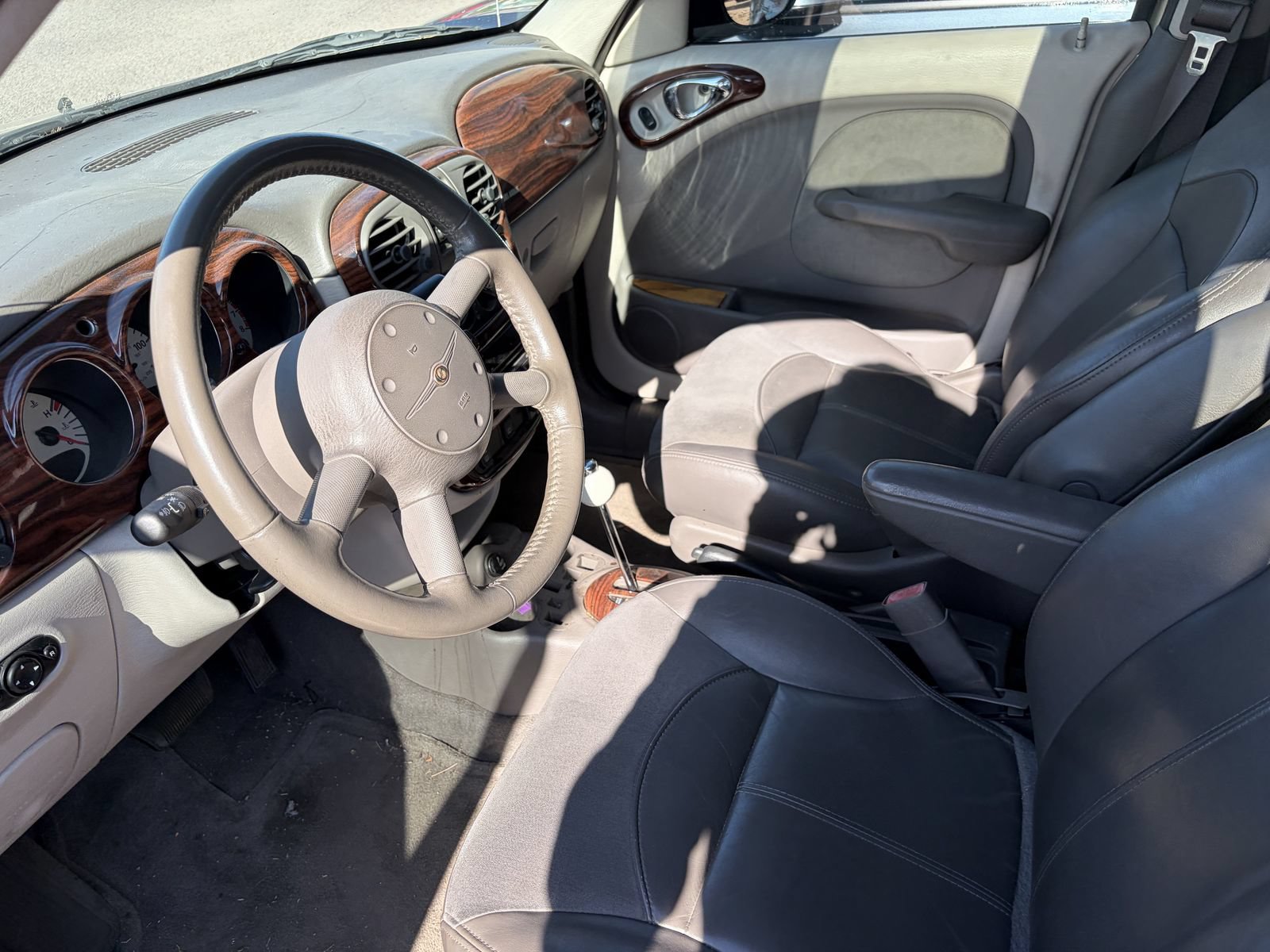 Used 2004 Chrysler PT Cruiser Limited FWD image 12