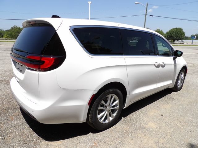New 2027 Chrysler Pacifica Select FWD image 4