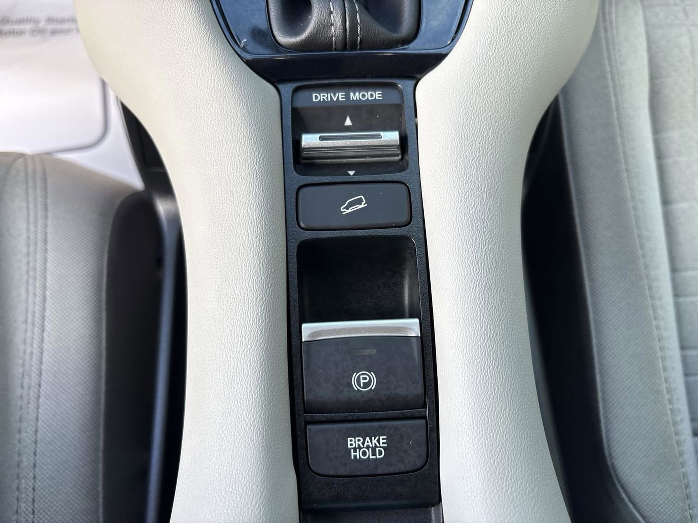 Used 2023 Honda HR-V LX image 25