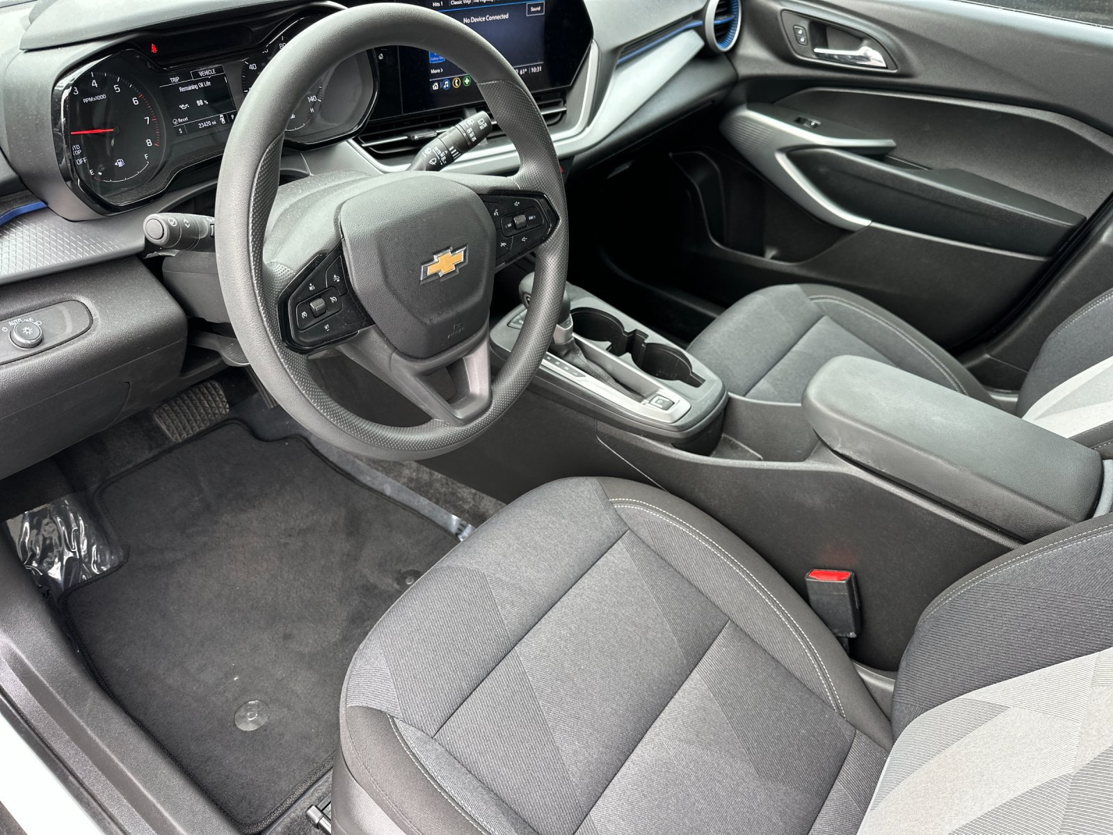 Used 2025 Chevrolet Trax LS FWD image 10