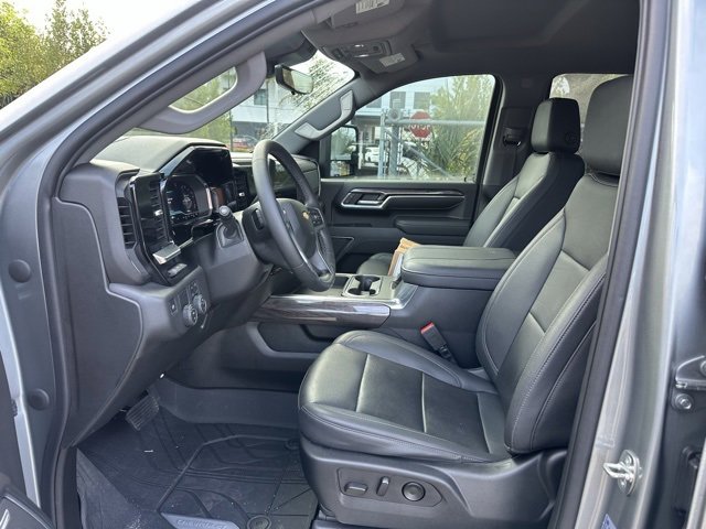 Used 2024 Chevrolet Silverado 2500 LTZ w/ LTZ Convenience Package image 17