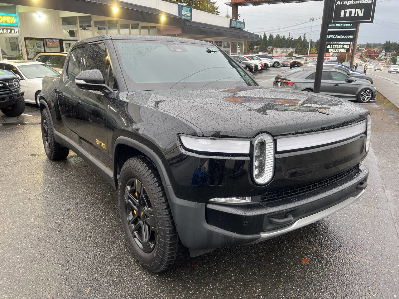 Used 2023 Rivian R1T Adventure image 9
