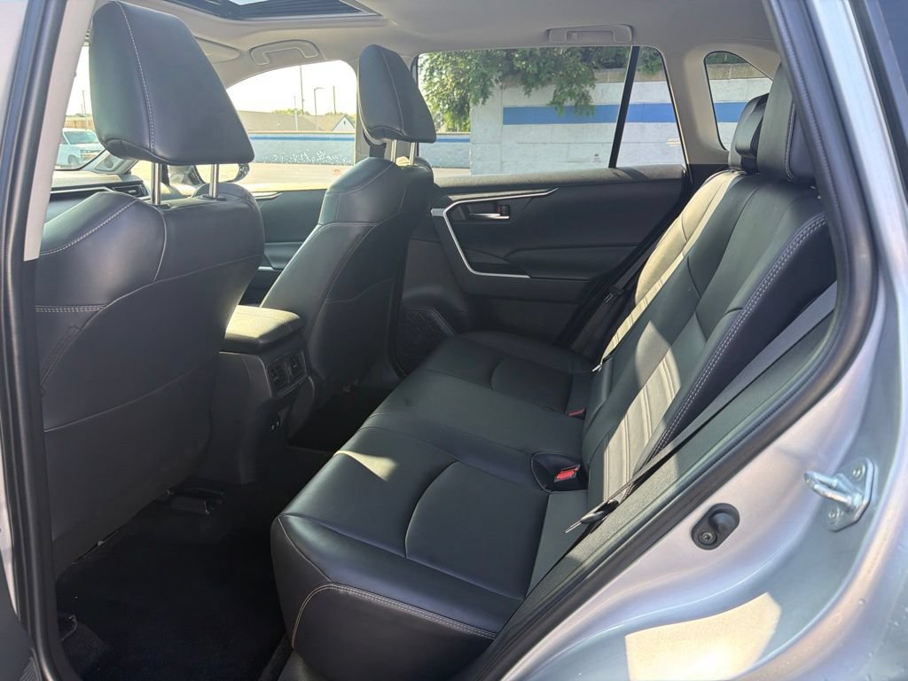Used 2019 Toyota RAV4 XLE Premium w/ Cold Weather Package AWD/4WD image 19