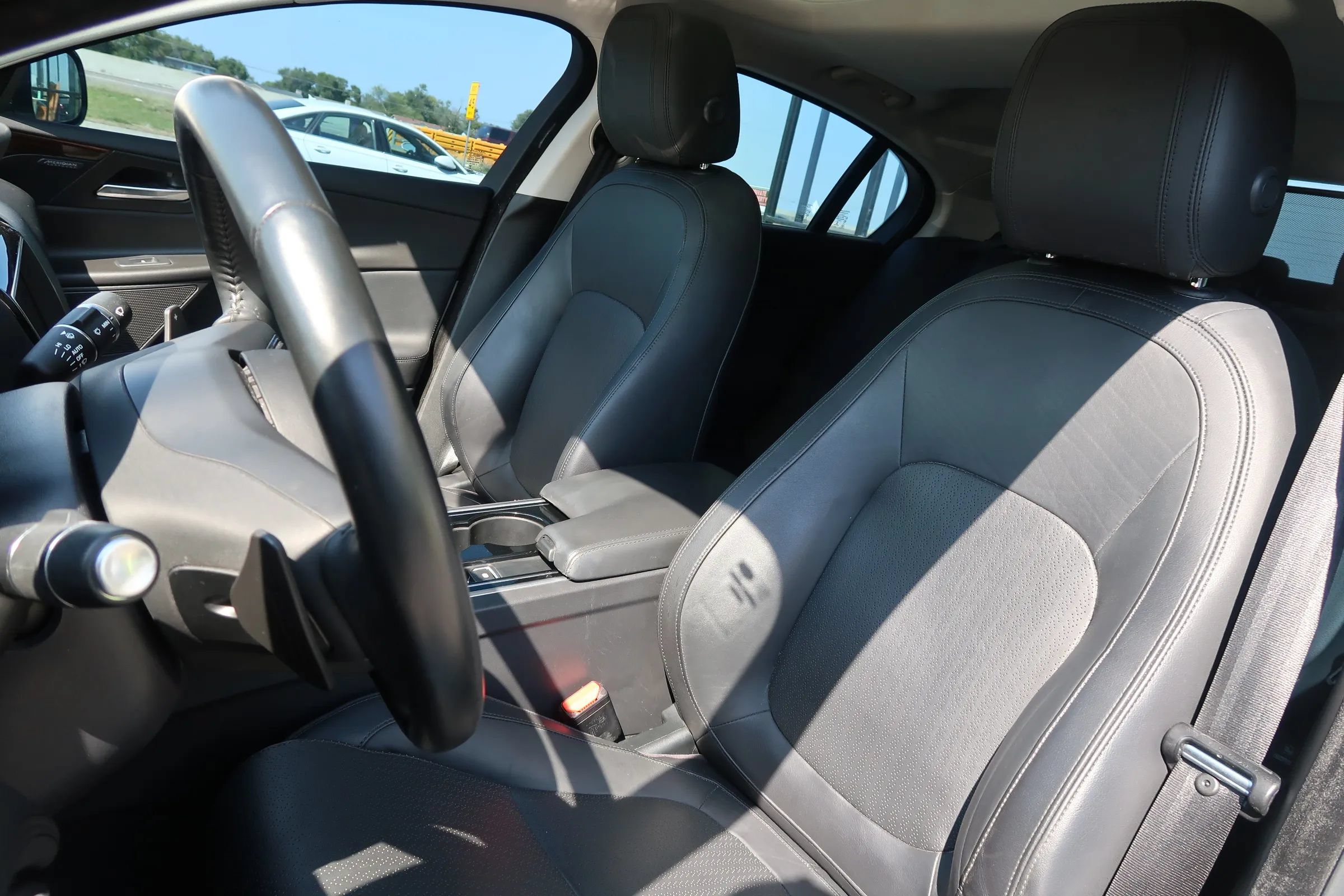 Used 2017 Jaguar XE First Edition RWD image 15