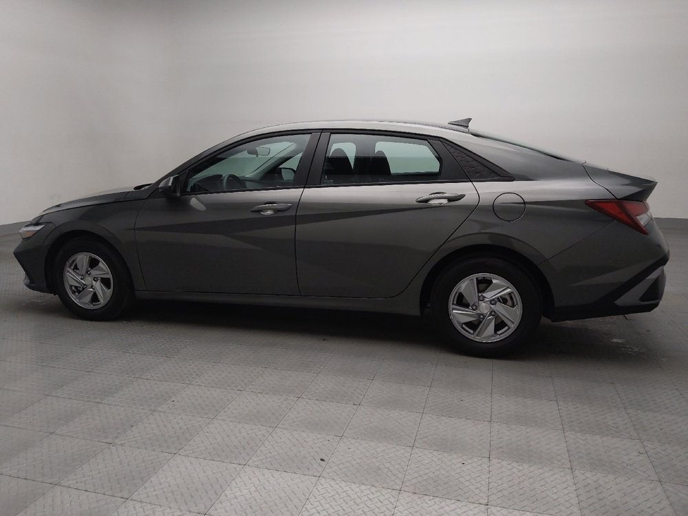 Used 2025 Hyundai Elantra SE image 3
