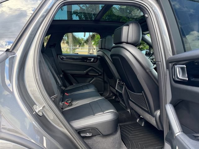 Used 2022 Porsche Cayenne AWD/4WD image 15