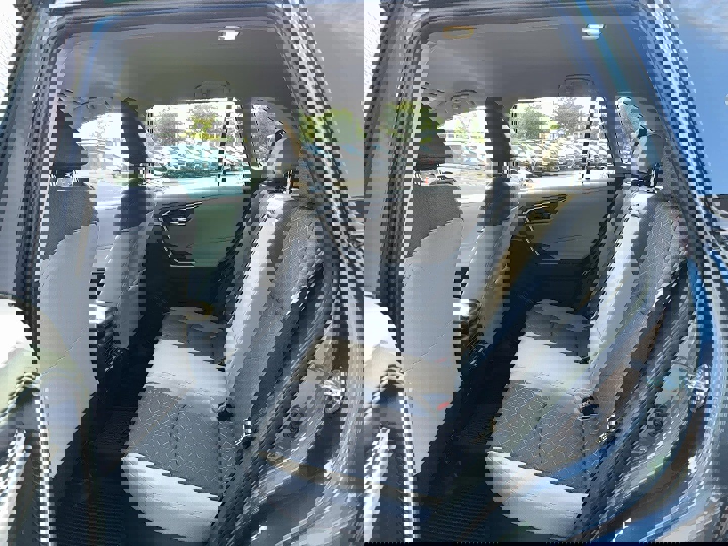 Used 2022 Toyota RAV4 XLE image 17