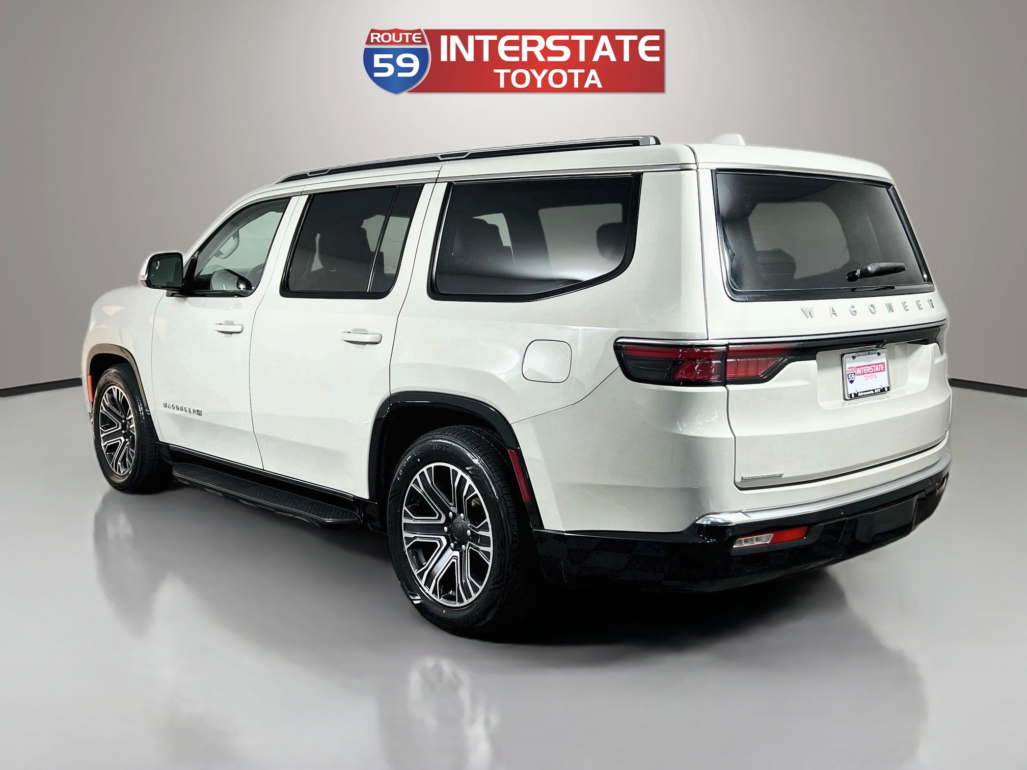 Used 2022 Jeep Wagoneer Series III w/ Rear Seat Video Group 1 AWD/4WD image 5