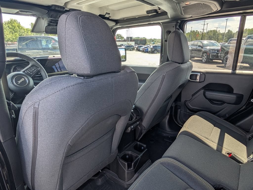 Used 2026 Jeep Gladiator Sport AWD/4WD image 13