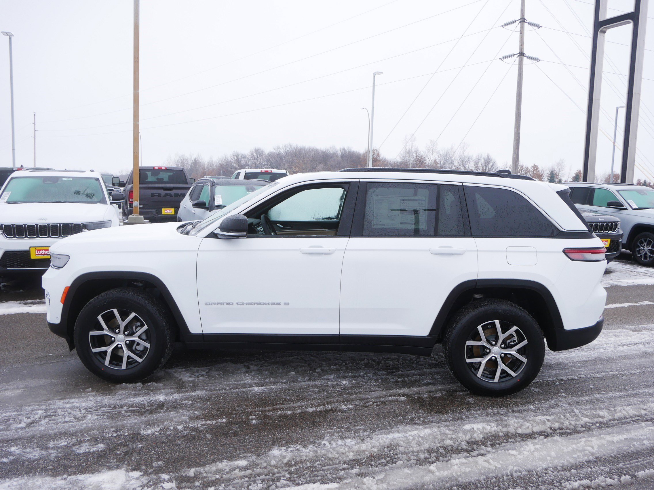 New 2025 Jeep Grand Cherokee Limited w/ Luxury Tech Group II image 2